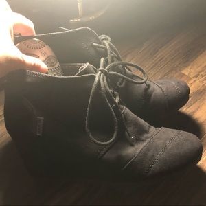 Wedged boots